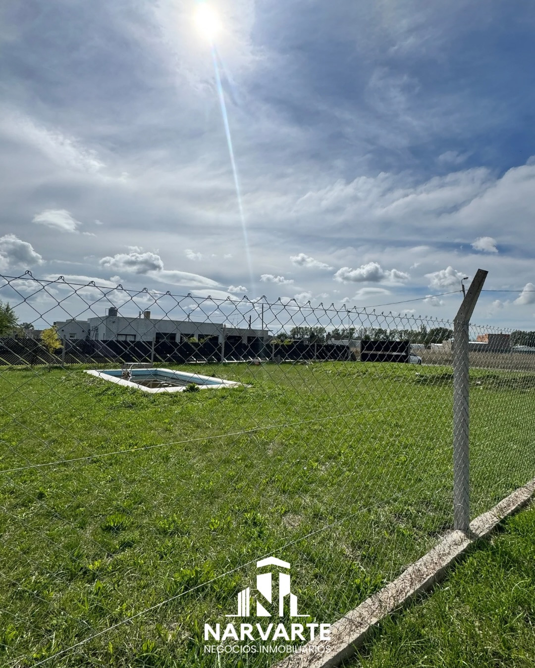 Lote Esquina con Pileta en Venta – Villa Aurora — Olavarría